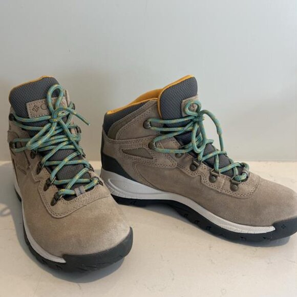 Columbia Women's Hiking Boots - Picture 1 of 4